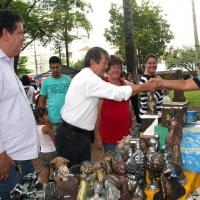 Deputado federal Devanir Ribeiro prestigiou a Feira Municipal de Artesanato