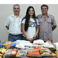 Acil doa alimentos arrecadados para a Casa do Menor Francisco de Assis