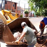 Ação de limpeza pública chega ao Jardim Graminha