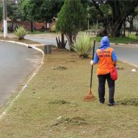 Serviços Públicos realiza limpeza e roçagem da Avenida da Saudade e do Cemitério Municipal