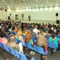 Educadores da Rede Municipal de Ensino assistem palestra do escritor Daniel Munduruku