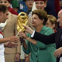 Dilma recebe vaias no Maracanã ao entregar taça à Alemanha