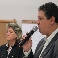 Foto/legenda - Crédito: Luiz Franchoza (Secom/Assessoria de Imprensa) - Servidores da Secretaria Municipal de Educação receberão bônus por assiduidade