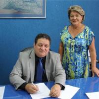 Foto/legenda - Crédito: Daniel Cunha (Secom/Assessoria de Imprensa) - Prefeito Paulo Blascke sanciona bônus por assiduidade aos servidores da Educação