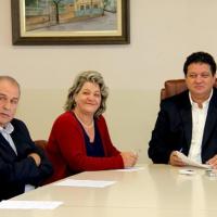 Foto/legenda - Crédito: Luiz Franchoza (Secom/Assessoria de Imprensa) - Servidores da Secretaria Municipal de Educação receberão bônus por assiduidade